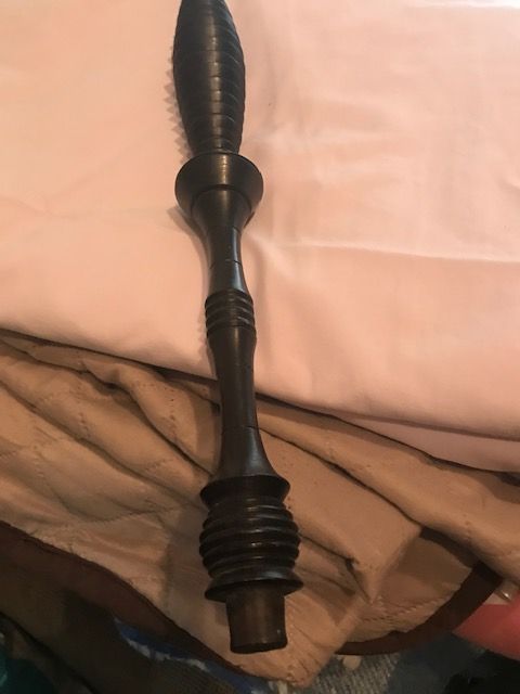 Peça antiga em madeira trabalhada