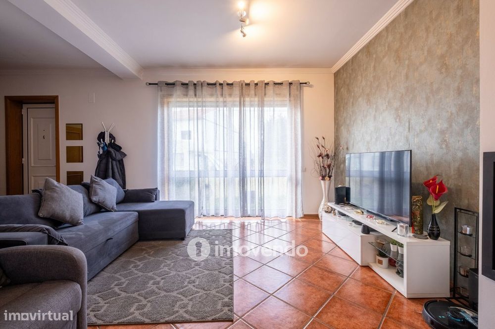 Moradia T3 mobilada e equipada, com garagem e jardim, na Mealhada
