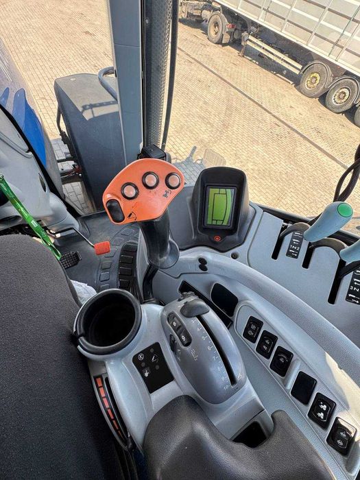Продаж New Holland T7060