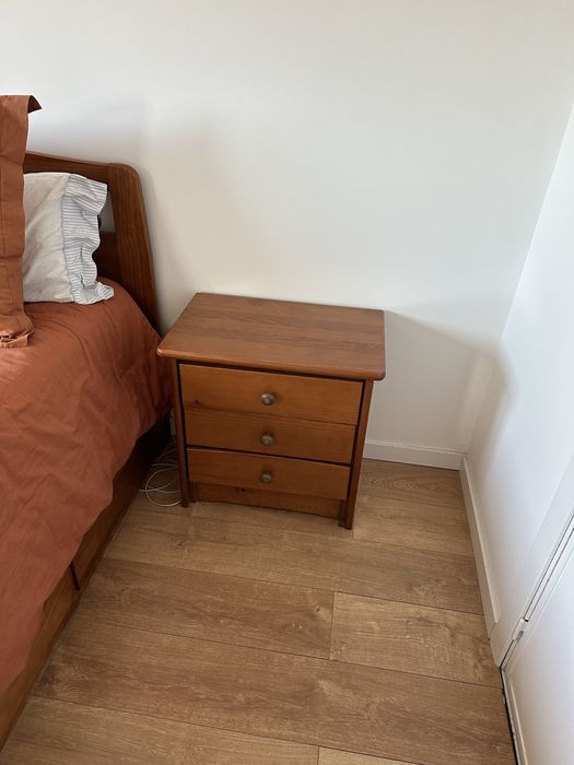 Mobília de Quarto Completa em Madeira