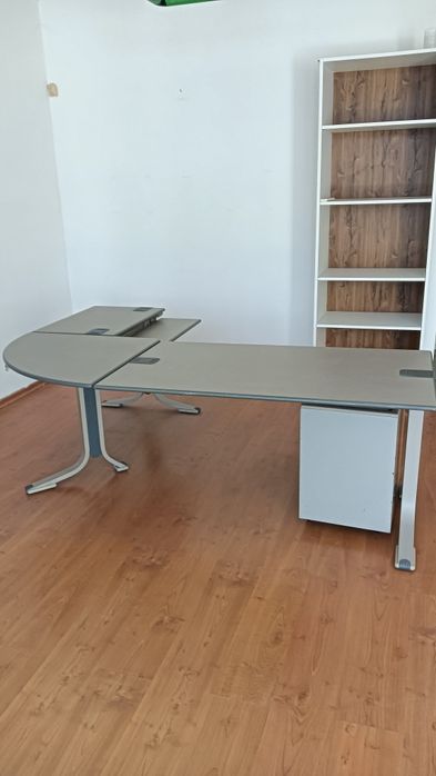 Secretária em metal