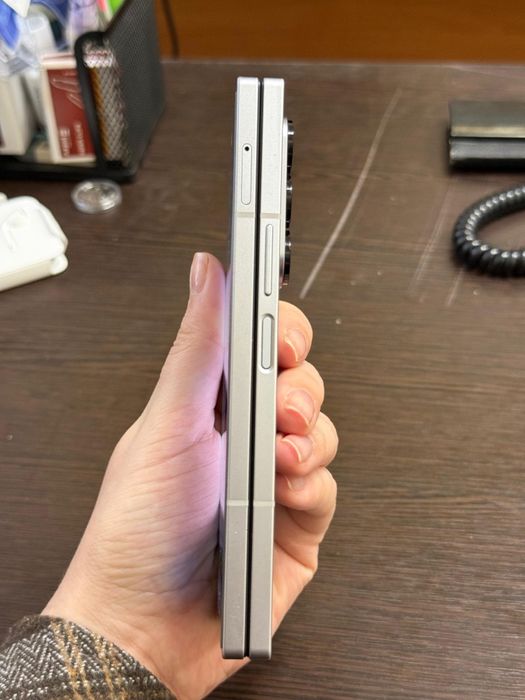 Samsung galaxy z fold 6 12/256 / Samsung galaxy bads 3 pro