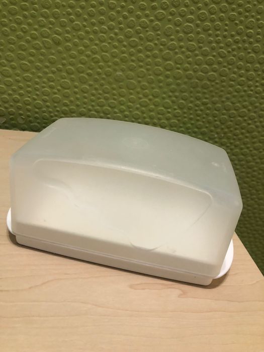 Tupperware для масла б/в стан гарний