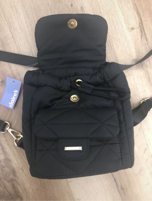 Mochila NOVA com corrente dourada