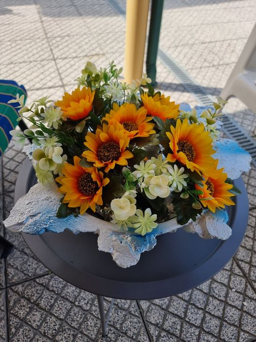 Vasos, arranjos florais e artigos decorativos