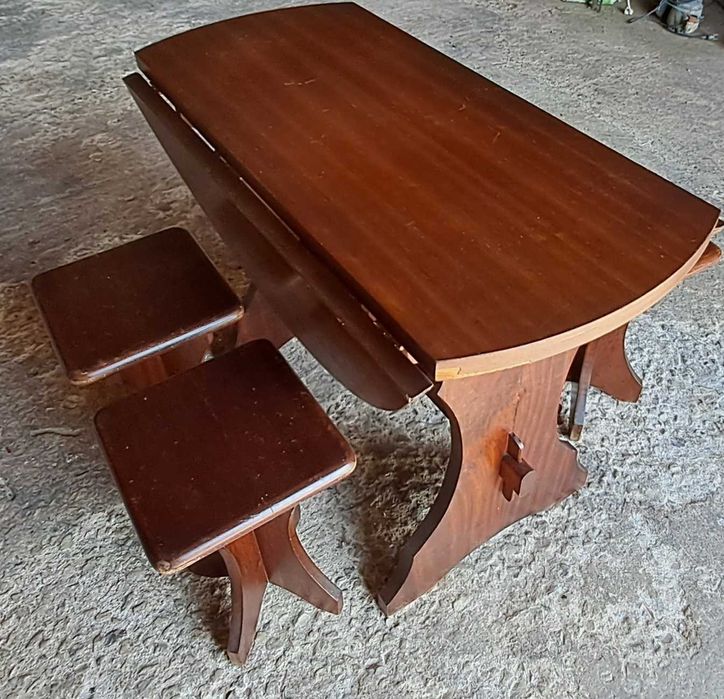 Mesa de madeira dobrável (estilo borboleta) + 4 bancos