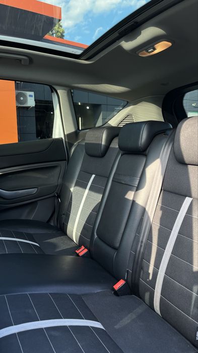 Продам білий кроссовер Ford Kuga