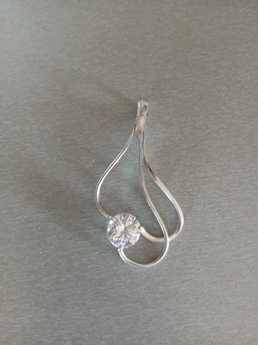 Zawieszka srebrna z dużą cyrkonią