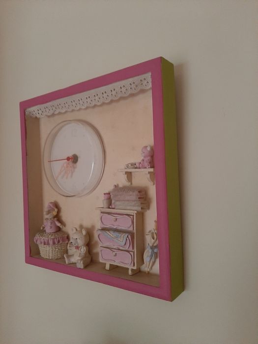 Quadro de parede com relógio (menina)