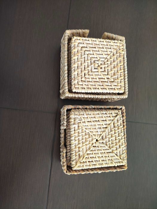 14 bases de copos com caixas de arrumação