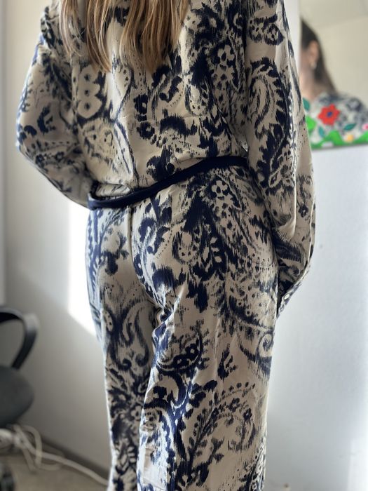 Продаю костюм зара