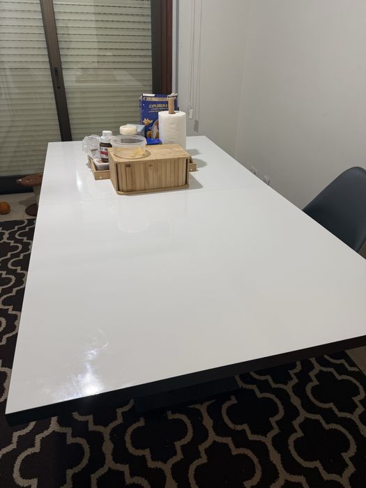 Mesa com aparador semi novo