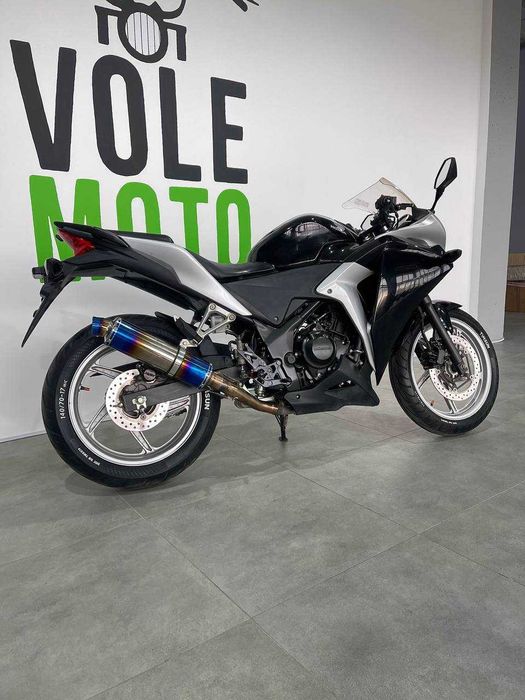 Мотоцикл Honda CBR250R
