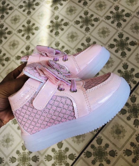 Продам новые хайтопы 26р