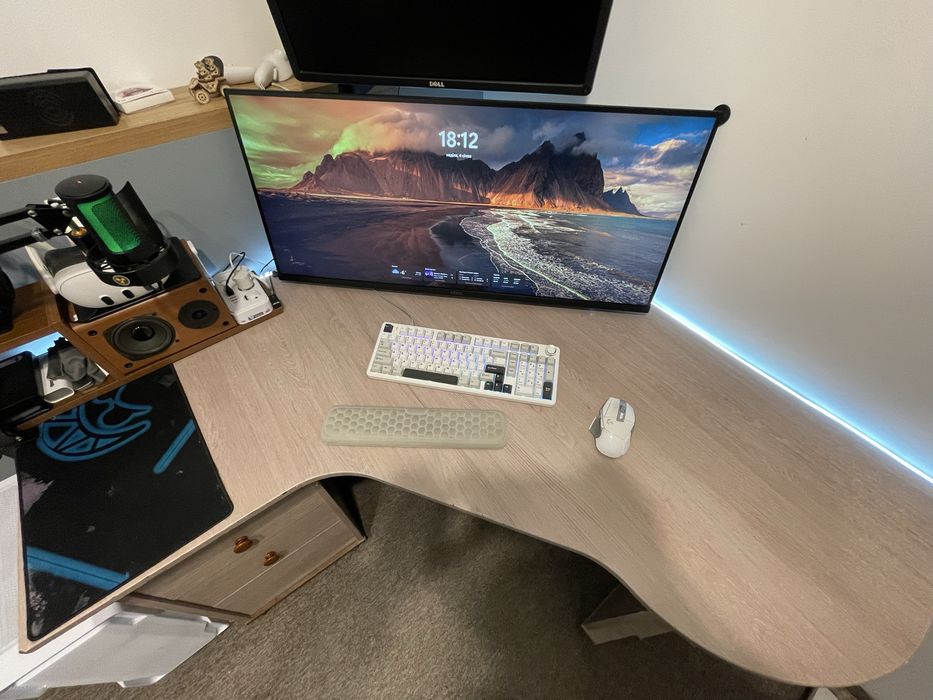 Компютерний стіл / письмовий стіл