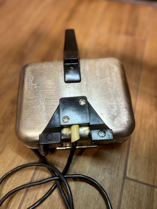 Електро вафельниця Ласунка Радянська