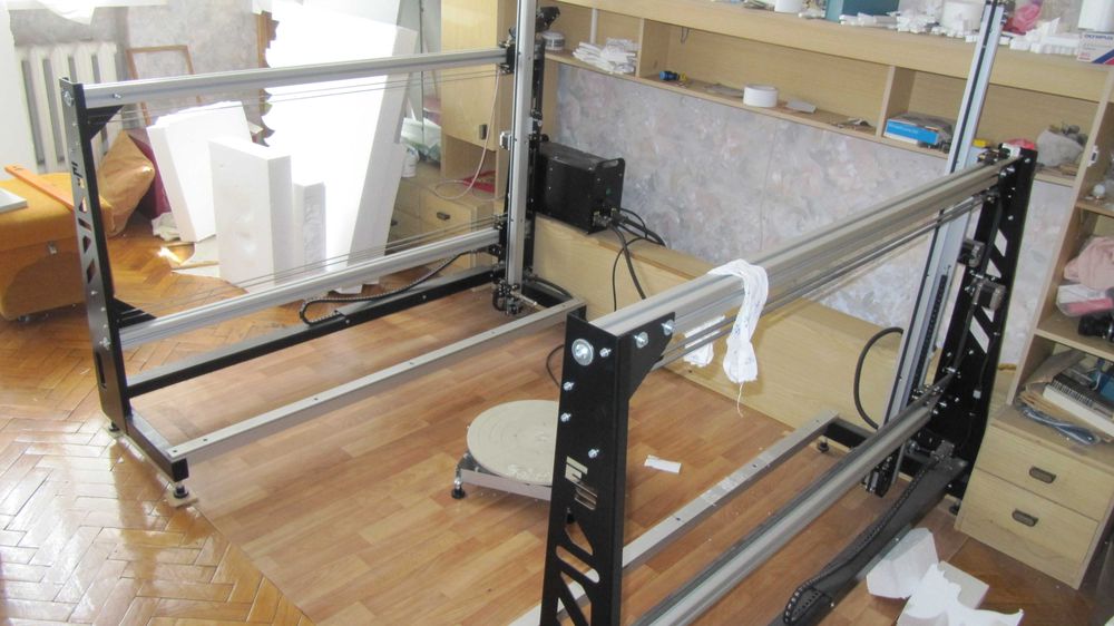 Станок с чпу для резки пенопласта с поворотным столом