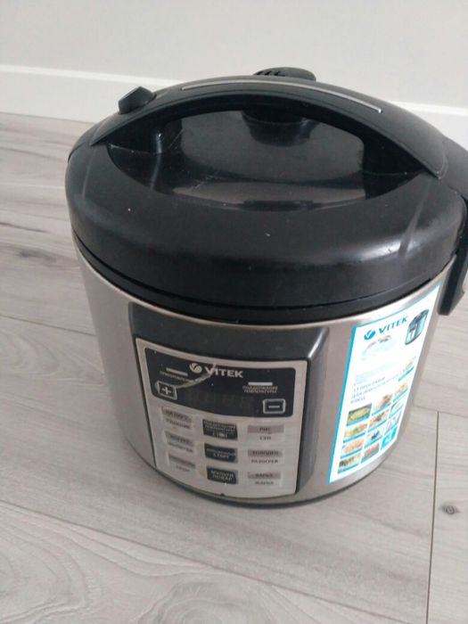 Мультиварка Vitek VT-4212