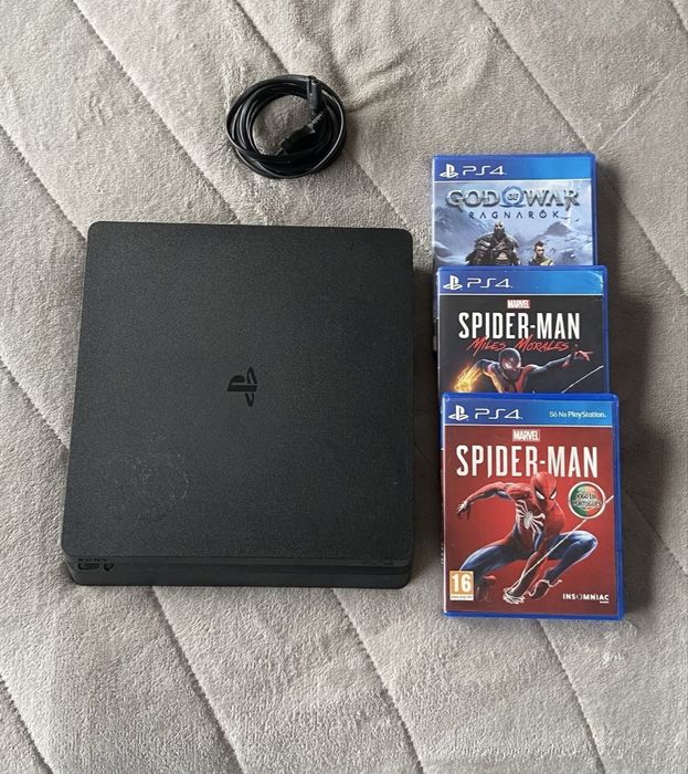 Playstation 4 com 3 jogos