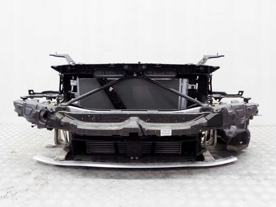 BMW 2 F44 Передня панель, телевізор