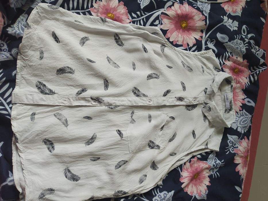 Cropp biała koszula w piórka r.38