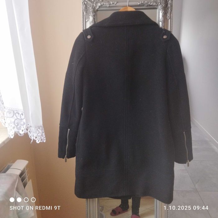 czarny damski płaszcz