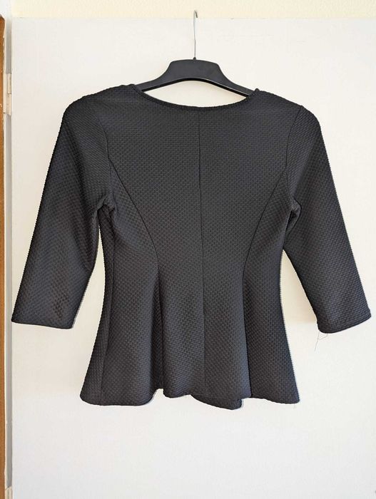 Blusa preta efeito cintura