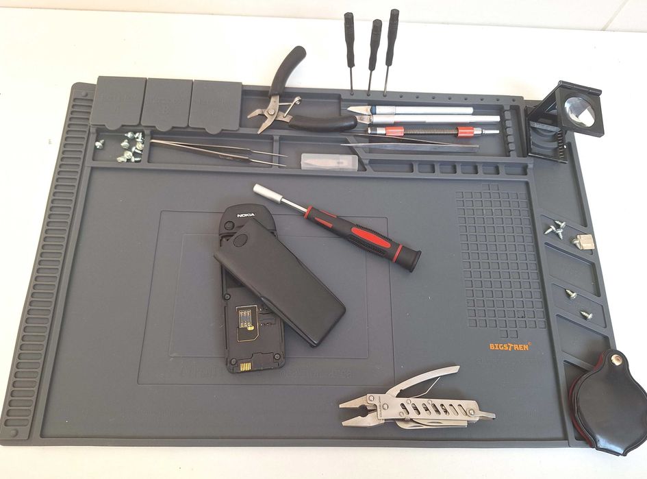 N O W A silikonowa mata serwisowa magnesowa do elektroniki lutowania.