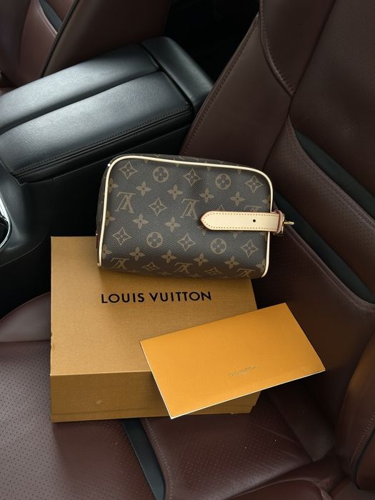 Дорожня косметичка жіноча сумка Louis Vuitton Dopp Kit Toilet Pouch