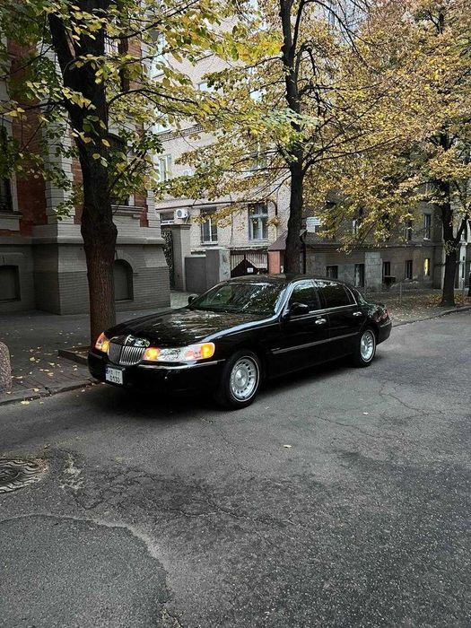 Lincoln Town Car 1999 VIN 1LNHM81W1XY691703 фото оголошення 4 з 14
