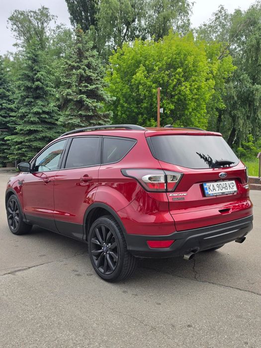 Ford Escape, 2017 р.в., повний привід Titanium: 522 054.90 грн
