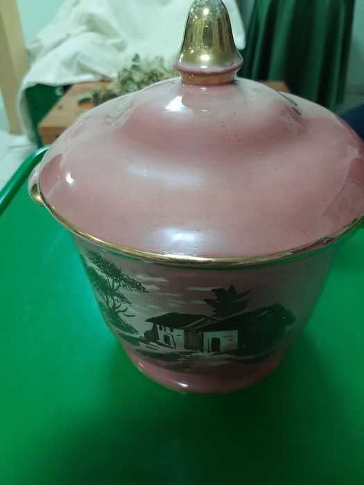 Peça antiga pintada à mão