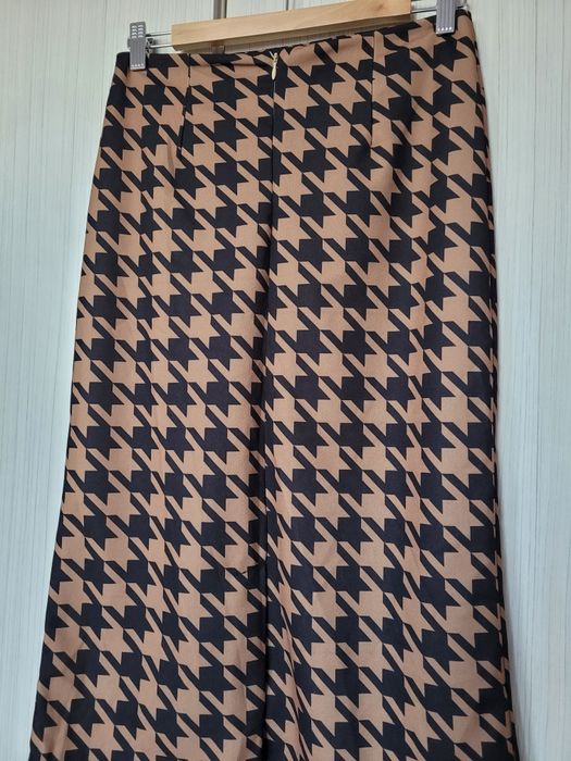 Spodniczka za kolano