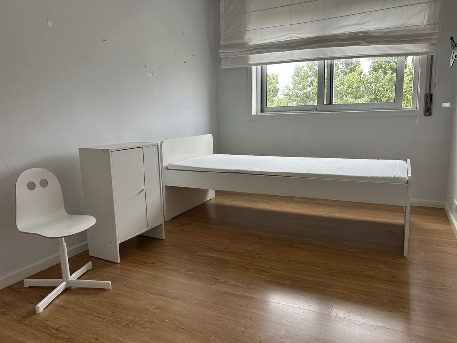 Cama solteiro MALM IKEA 90*200 com colchao (1 ano de uso)