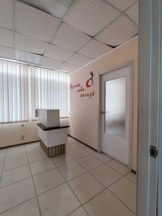 Продам окрему будівлю на просп. Тракторобудівників, 107г, м. Харків