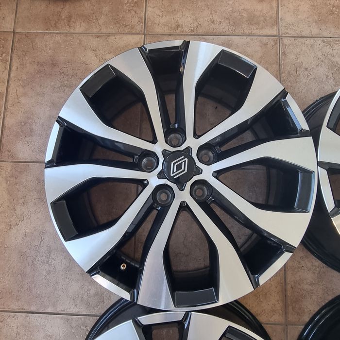 Диски Renault R17 5x114.3 7j ET43 ЦО66.1 оригінал стан нових