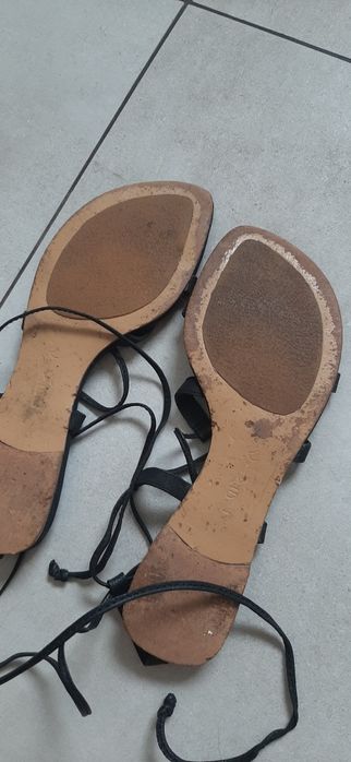 Czarne skórzane sandały wiązane na sznurk r.35-36i