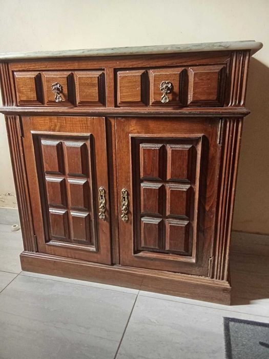 sapateira em madeira castanho