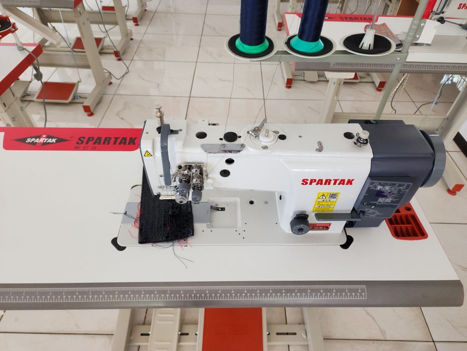 Двухигольная промышленная швейная машина