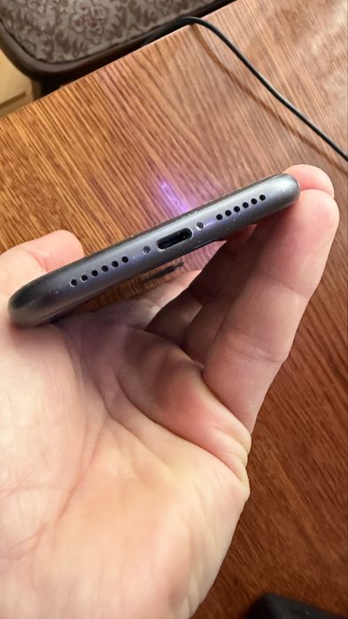 Телефон iPhone 11