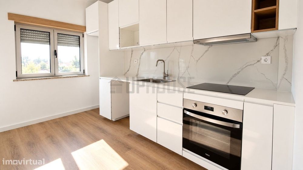 Apartamento T3 Remodelado com Lugar de Garagem e Jardim
