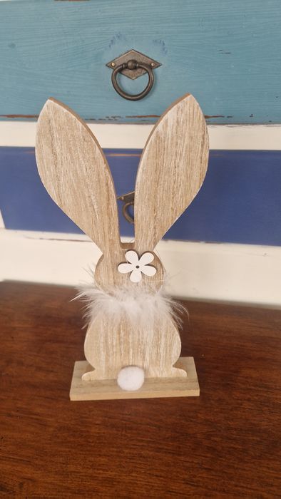 Coelhos de madeira Páscoa