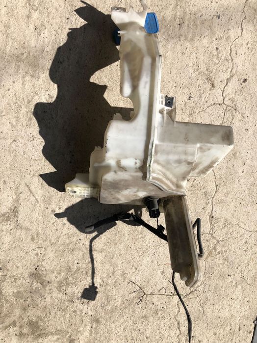 Бачок склоомивача омивайки пассат б6 седан універсал гольф 5 туран