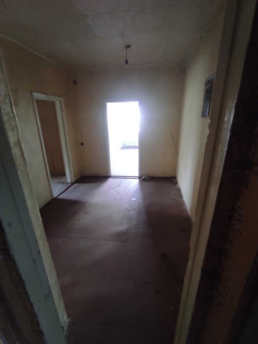 Продам квартиру під ремонт