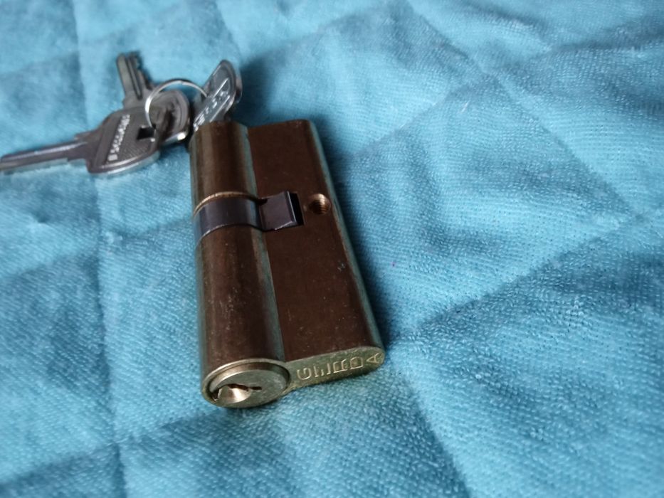 Zamek Gerda do drzwi 3 klucze