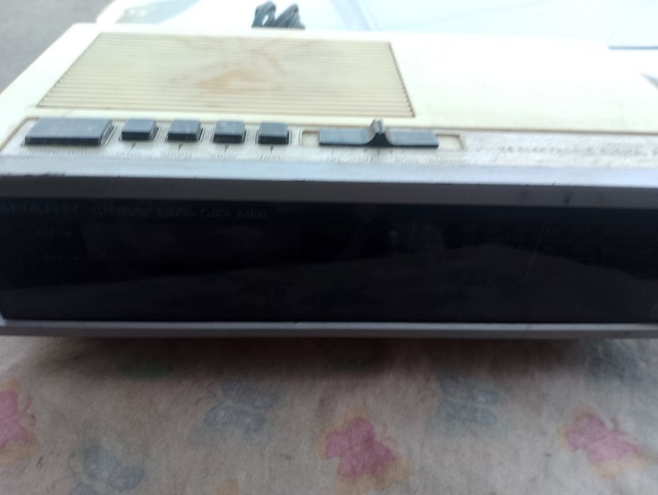 Radio relógio Sharp502946663645194242
