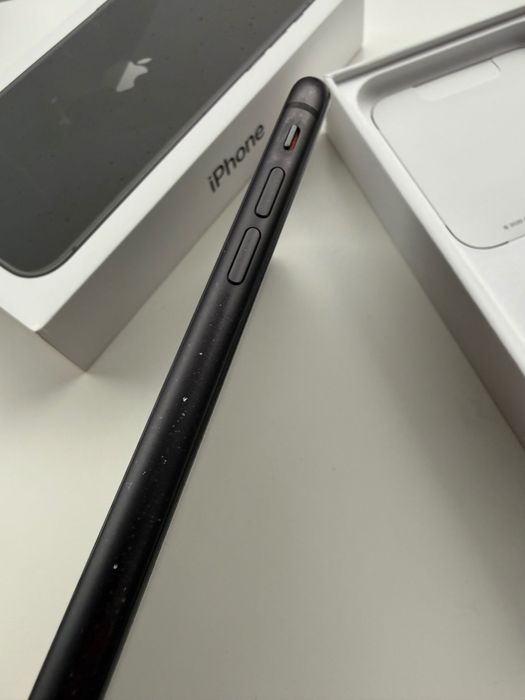 Apple iPhone 11 128 GB - Czarny - Stan Bardzo Dobry