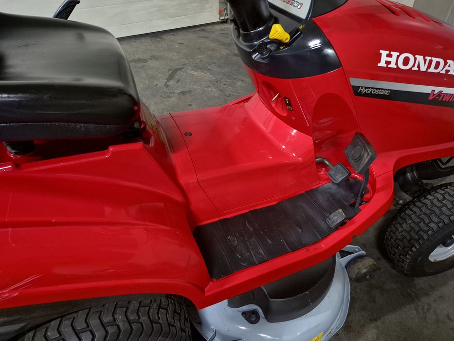 Kosiarka traktorek Honda HF 2417