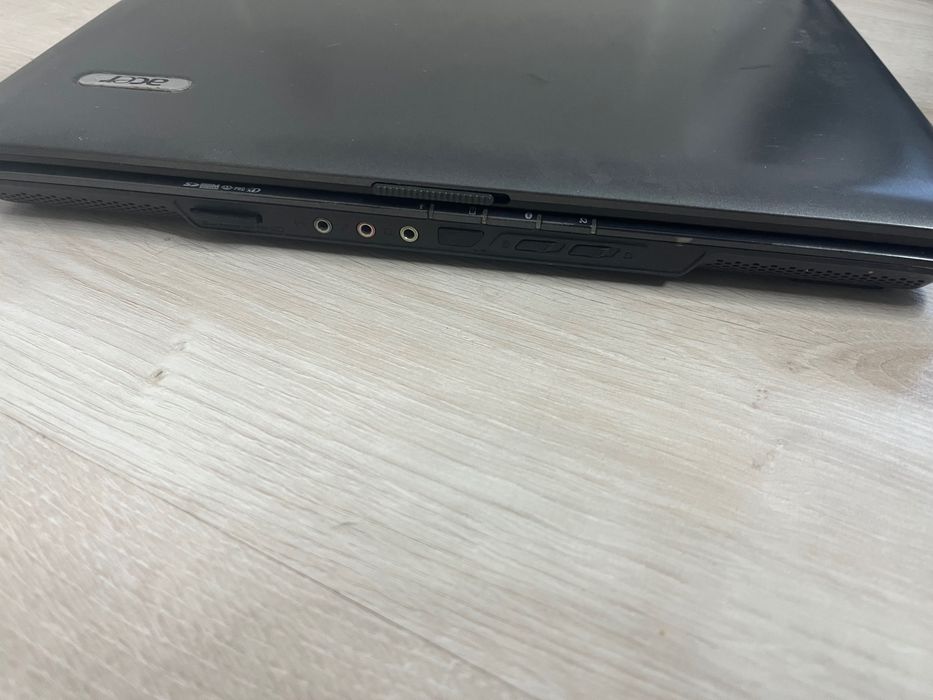 Uszkodzony laptop acer