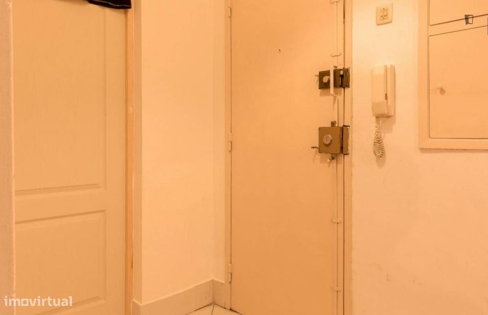 Quarto - localizado em Estrela Lisbon